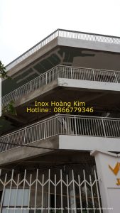 Lan can ban công inox mẫu 30